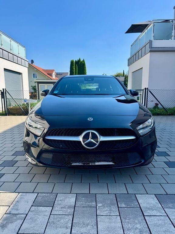 Schwarz Gebraucht 2019 Mercedes A200 Business Limousine | 19.000 € (Fairer Preis) - Bild 1/4