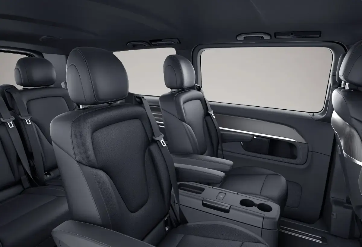 Gebraucht Mercedes V300 237 PS (174 kW) 2024 Schwarz Van / Kleinbus
