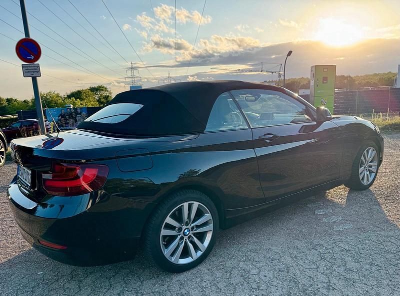 Braun Gebraucht 2016 BMW 220 M Sport Cabrio | 18.500 € (Fairer Preis) - Bild 1/4