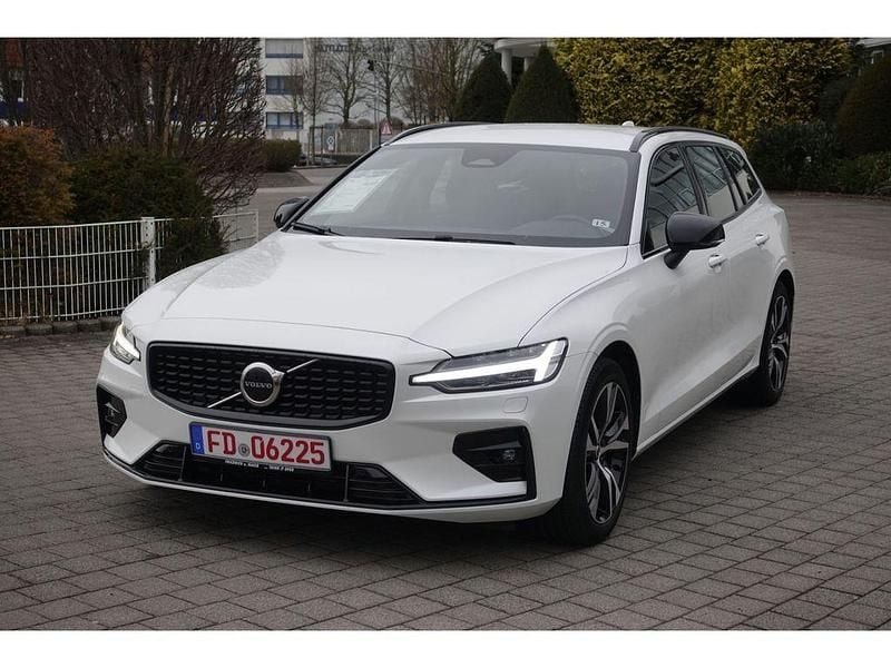 Gebraucht Volvo V60 Plus 197 PS (144 kW) 2022 Weiss Kombi
