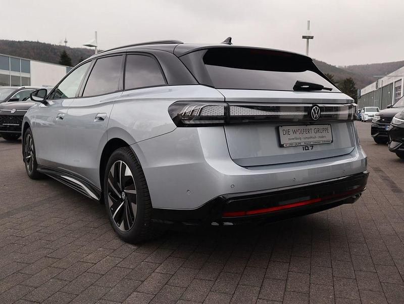 Neu VW ID.7 Pro 210 kW (286 PS) 2025 Scale silver metallic / schwar Kombi
