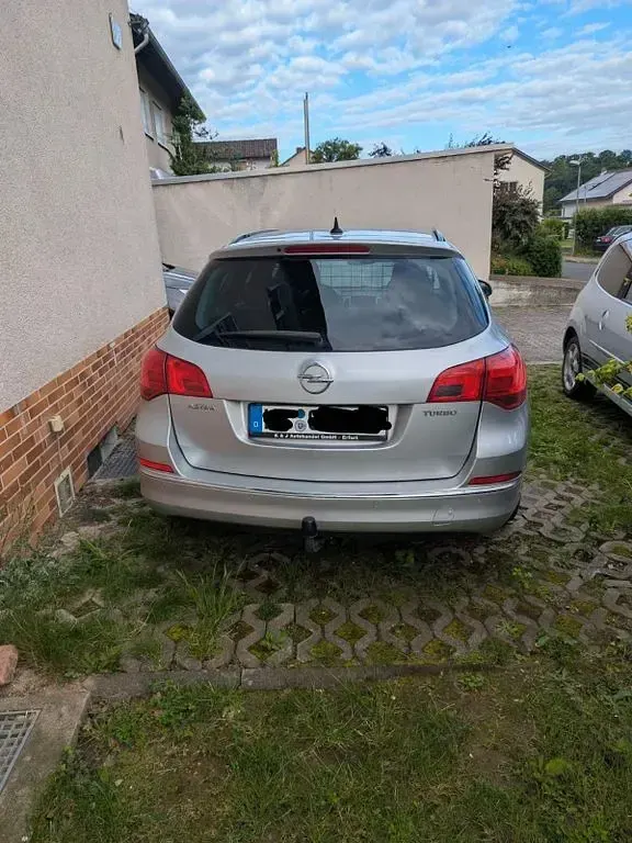 Gebraucht Opel Astra 140 PS (102 kW) 2013 Grau Kombi