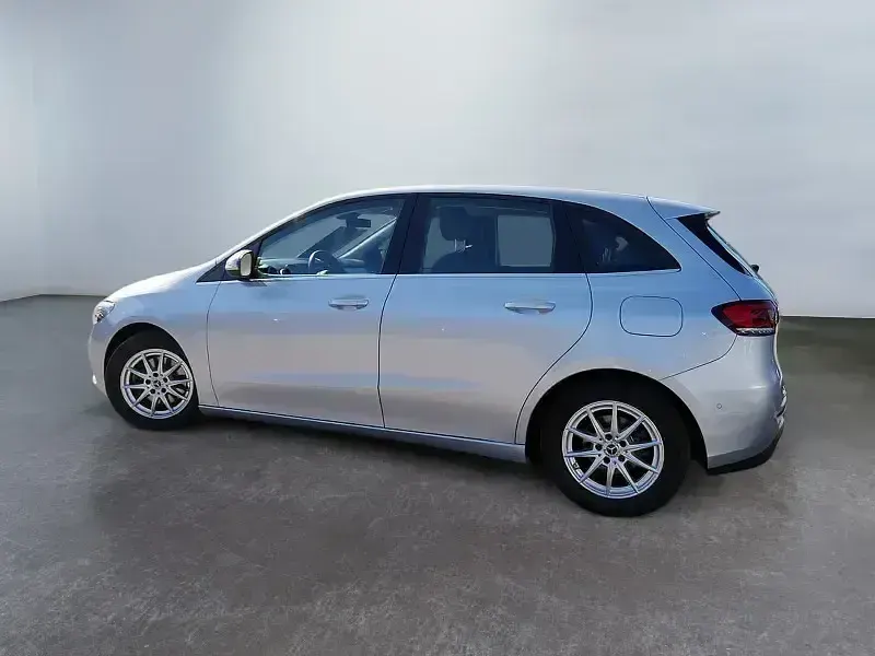 Gebraucht Mercedes B200 150 PS (110 kW) 2022 Silber Kleinwagen