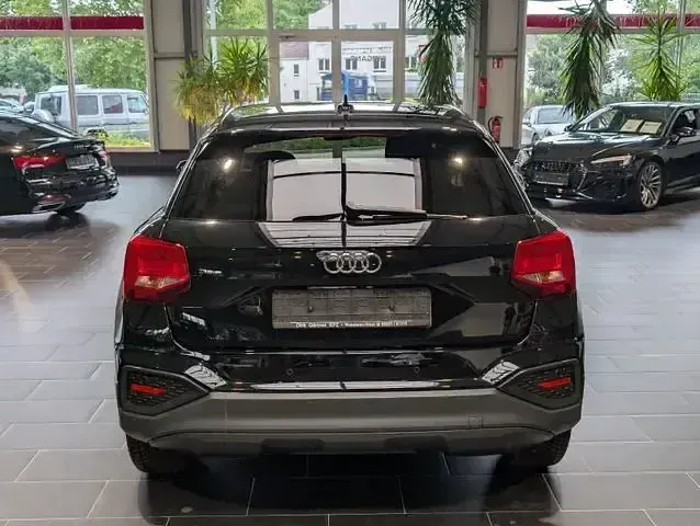 Gebraucht Audi Q2 Basis 160 PS (117 kW) 2022 Schwarz SUV