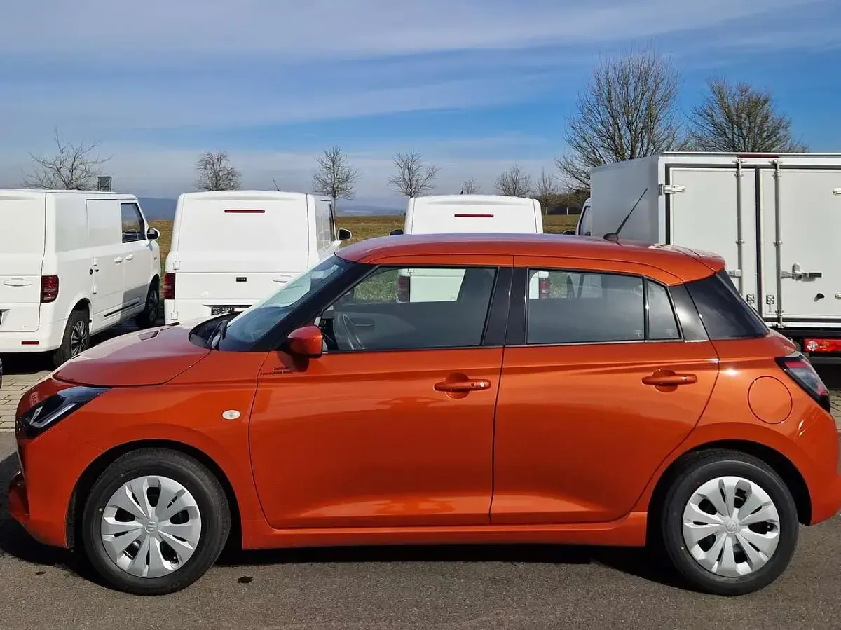 Gebraucht Suzuki Swift Comfort 83 PS (61 kW) 2026 Flame orange pearl Kleinwagen