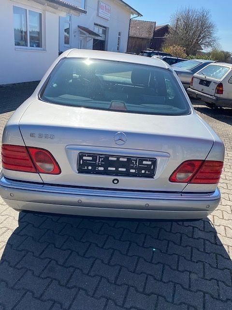 Gebraucht Mercedes E320 Elegance 224 PS (164 kW) 1997 Silber Limousine
