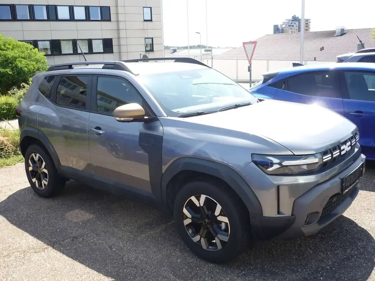 Gebraucht Dacia Duster 131 PS (96 kW) 2025 Dolomitgraumetallic SUV