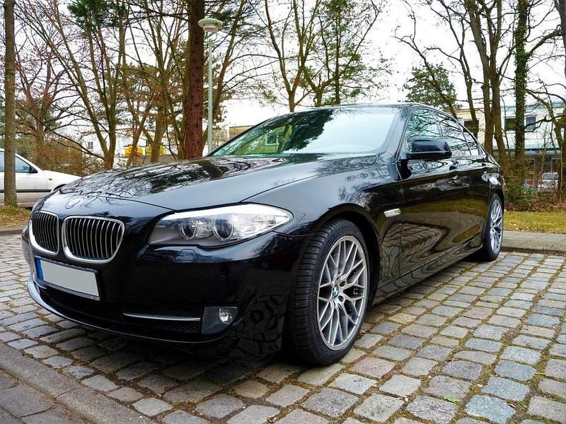 Gebraucht BMW 530 M Sport 245 PS (180 kW) 2011 Schwarz Limousine