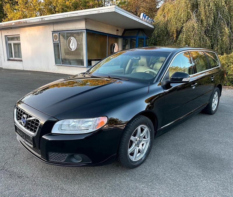 Schwarz Gebraucht 2009 Volvo V70 Momentum Kombi | 7.750 € (Fairer Preis) - Bild 1/4