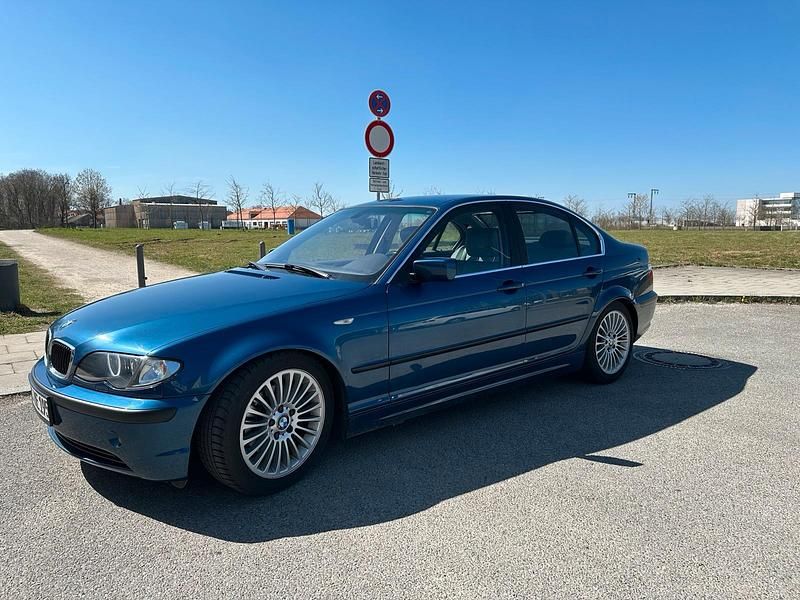 Blau Gebraucht 2002 BMW 328 Limousine | 6.400 € - Bild 1/4