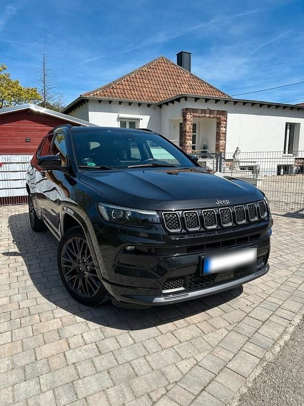 Käytetty Jeep Compass 150 HP (110 kW) 2022 Musta Katumaasturi