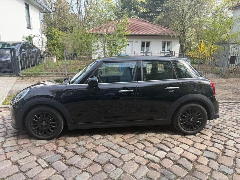 Second-hand Mini ONE Essential 102 CP (75 kW) 2021 Negru Hatchback