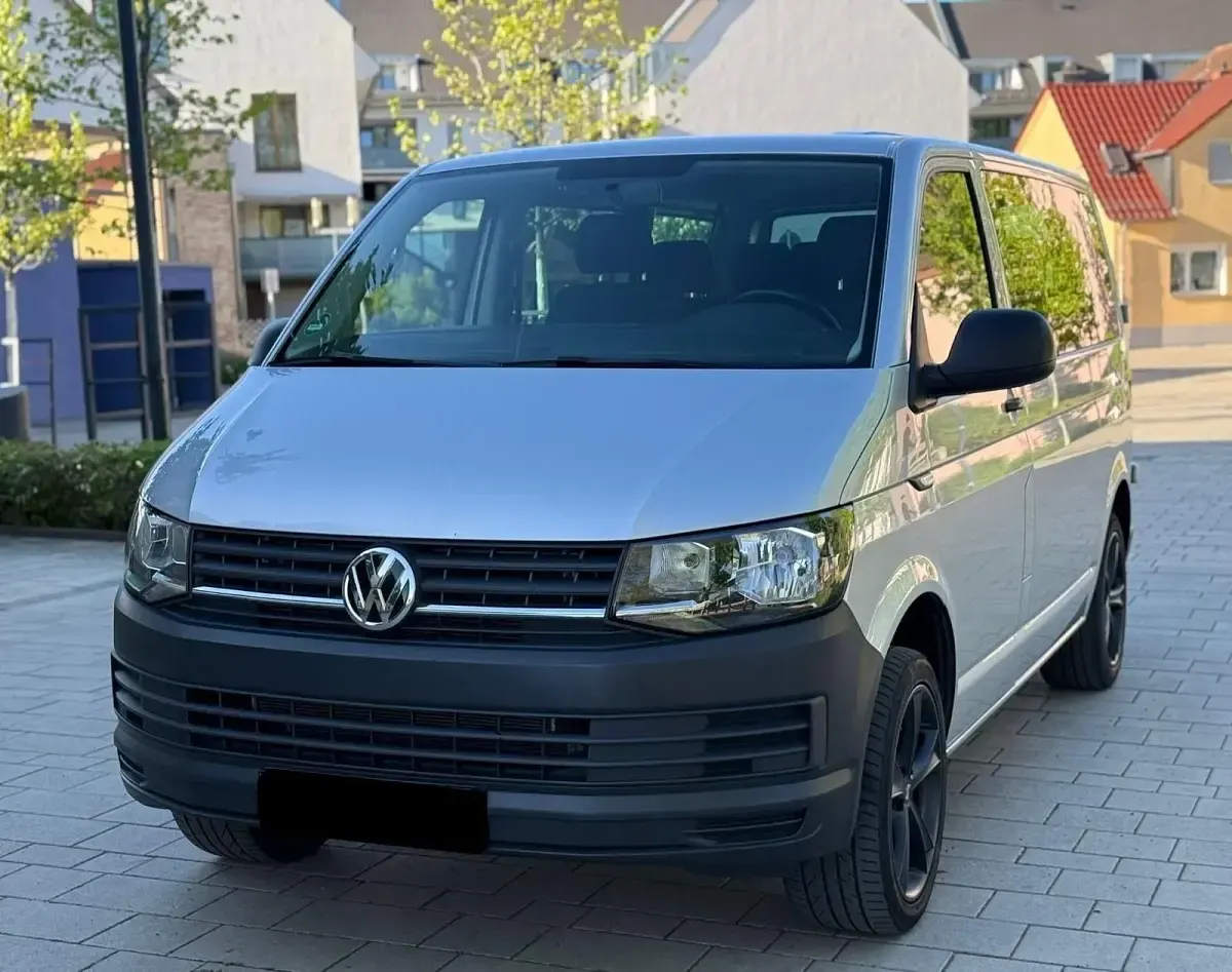 Gebraucht VW Transporter 150 PS (110 kW) 2018 Silber Van