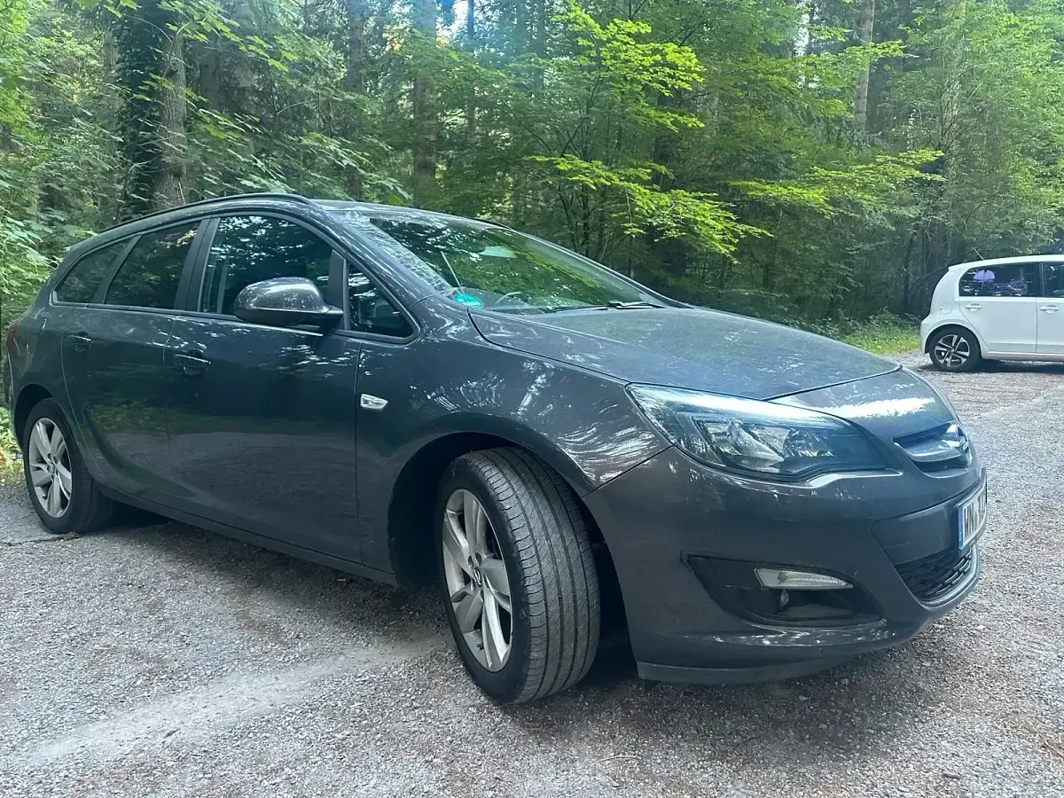 Gebraucht Opel Astra 140 PS (102 kW) 2014 Braun Kombi