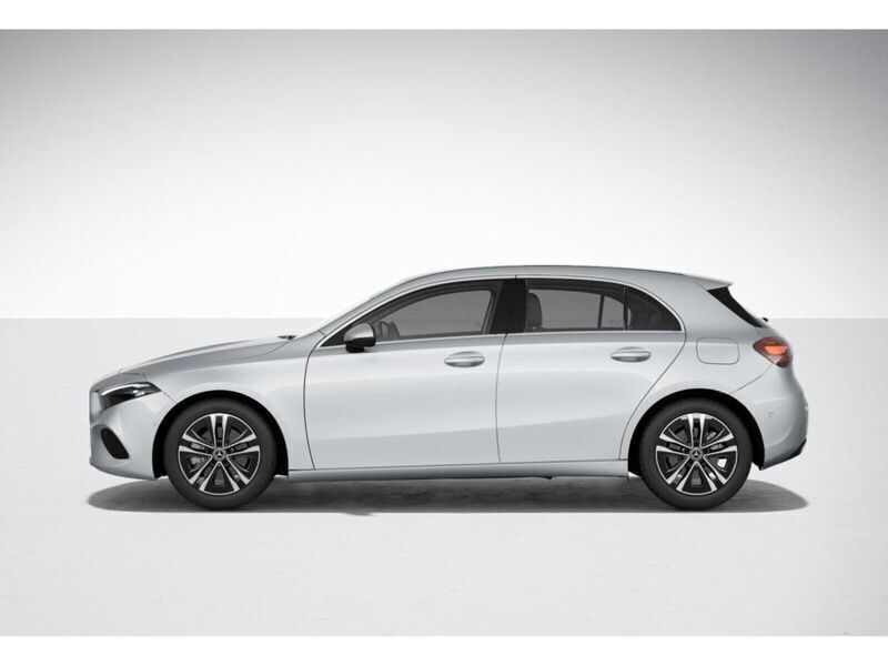 Gebraucht Mercedes A200 Advanced 163 PS (119 kW) 2023 Iridiumsilber metallic Limousine