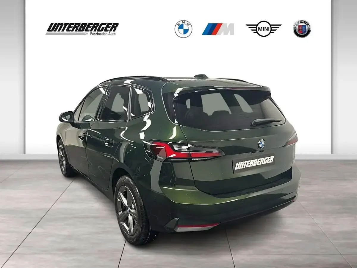 Neu BMW 218 136 PS (100 kW) 2026 Grün Van / Kleinbus