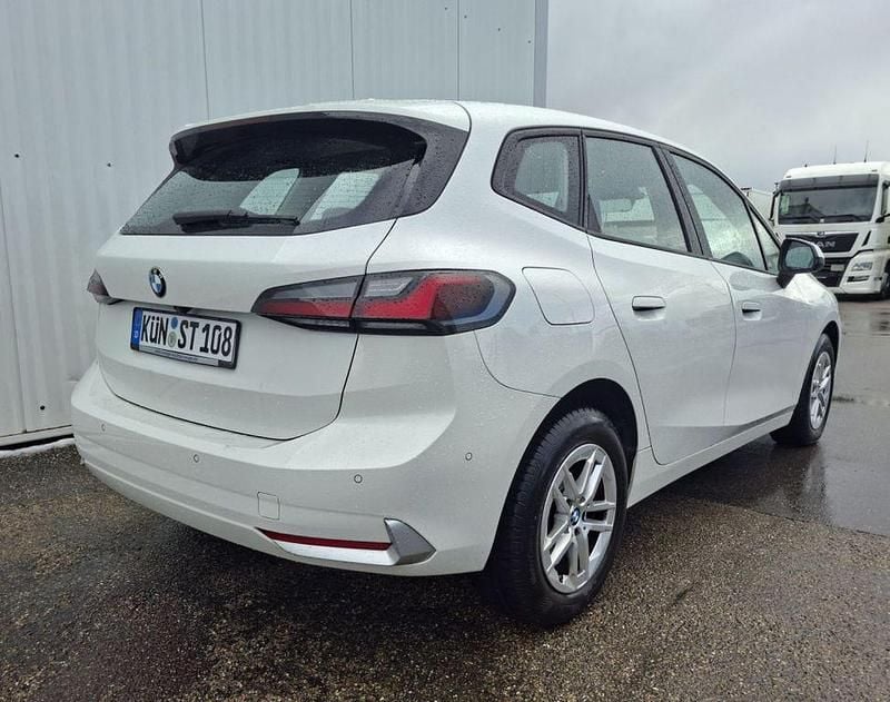 Gebraucht BMW 218 Active Tourer Performance 150 PS (110 kW) 2023 Weiß Van / Kleinbus