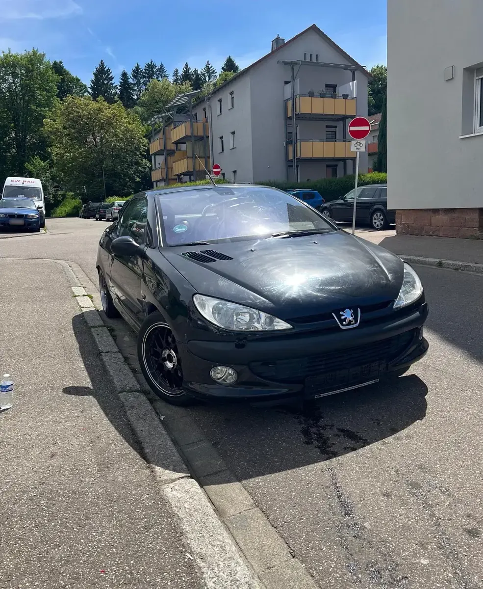 Gebraucht Peugeot 206 CC 136 PS (100 kW) 2002 Schwarz Cabrio