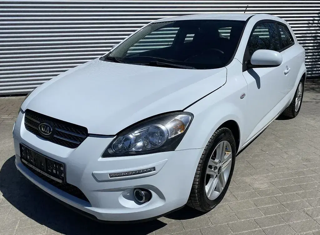 Second-hand Kia Ceed 125 CP (91 kW) 2011 Alb Hatchback