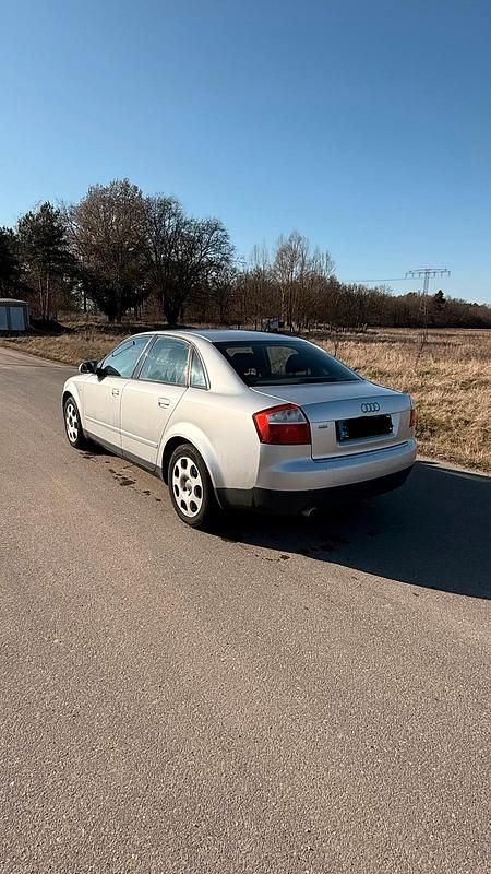 Gebraucht Audi A4 102 PS (75 kW) 2002 Silber Limousine