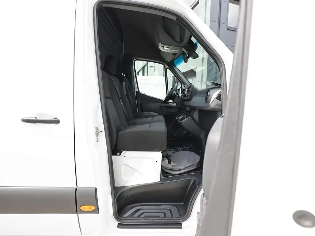 Gebraucht Mercedes E-Sprinter 85 kW (116 PS) 2022 Weiss / arktikweiss Van