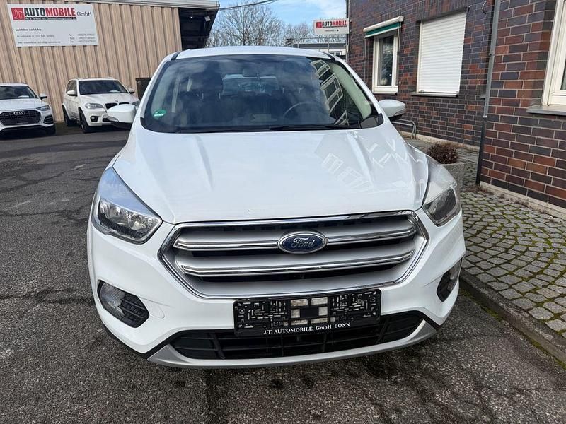 Gebraucht Ford Kuga Trend 120 PS (88 kW) 2019 Weiß SUV
