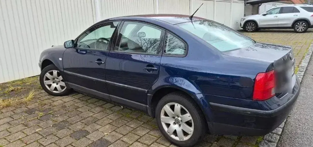 Usata VW Passat 125 CV (91 kW) 2000 Blu Berlina
