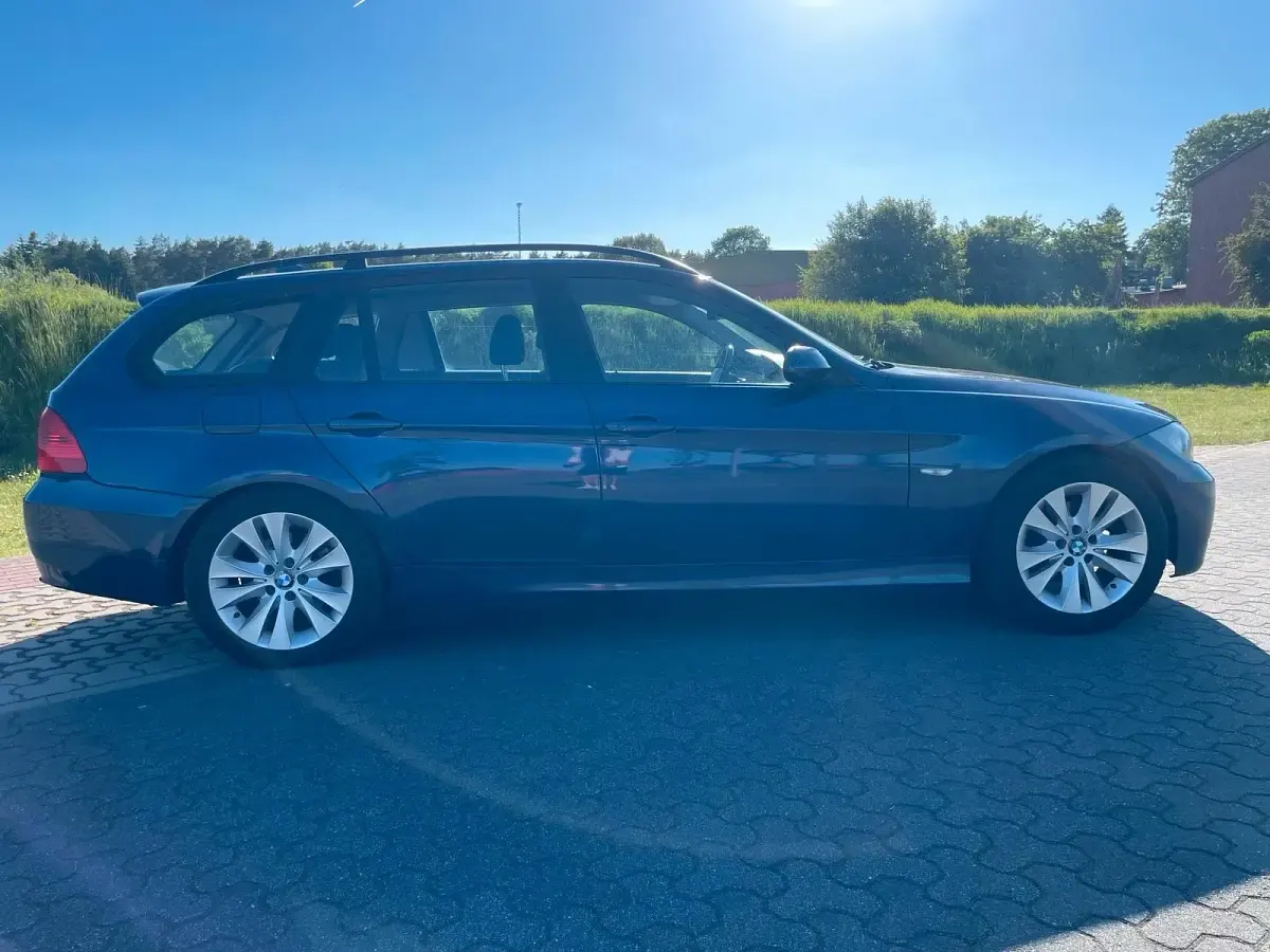 Gebraucht BMW 320 150 PS (110 kW) 2006 Blau Kombi