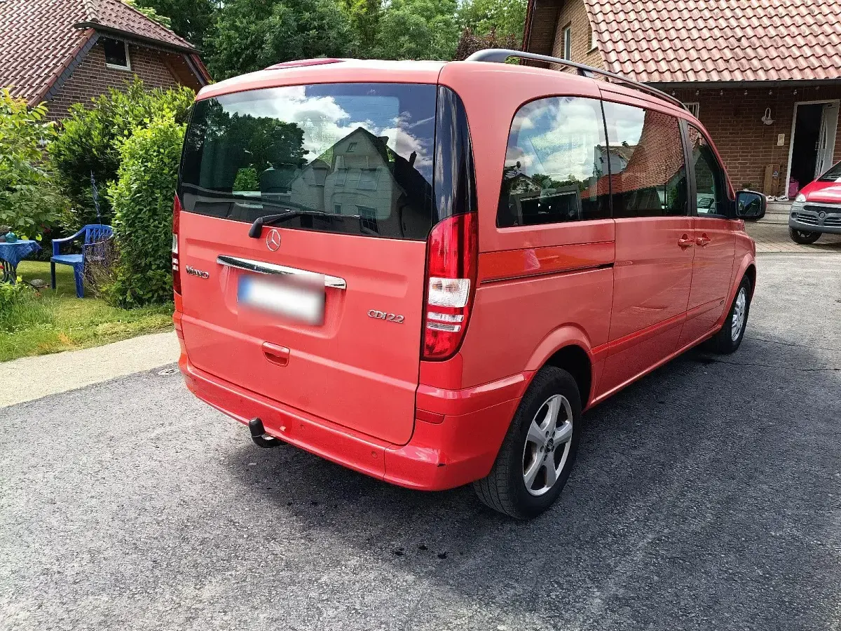 Gebraucht Mercedes Viano 163 PS (119 kW) 2011 Rot Van / Kleinbus