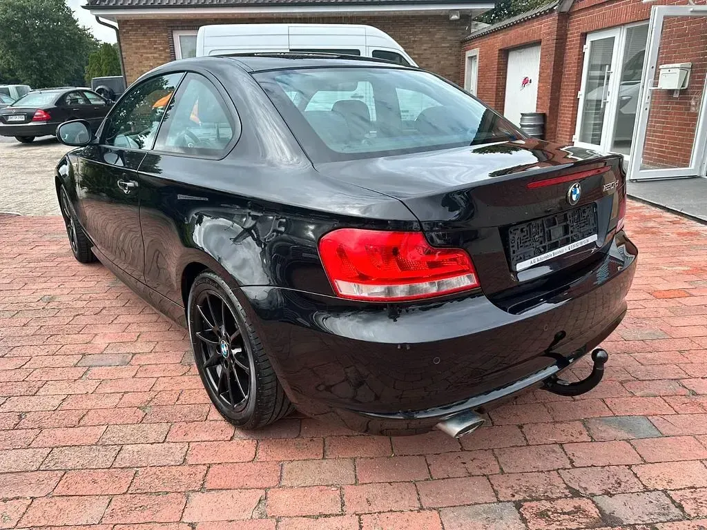 Gebraucht BMW 120 Coupé Sport Line 177 PS (130 kW) 2011 Schwarz Coupé