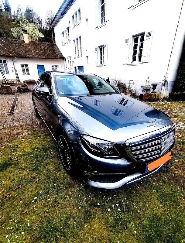 Gebraucht Mercedes E220 194 PS (142 kW) 2018 Grau Limousine