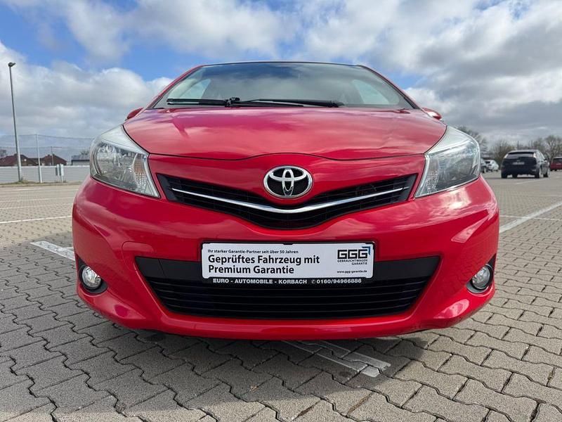 Gebraucht Toyota Yaris Edition 69 PS (50 kW) 2013 Rot Kleinwagen