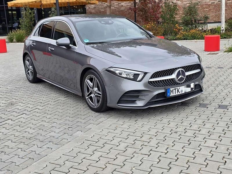 Silber Gebraucht 2018 Mercedes A200 AMG line Limousine | 24.150 € (Etwas zu teuer) - Bild 1/4
