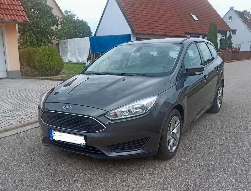 Grau Gebraucht 2015 Ford Focus Kombi | 5.500 € (Fairer Preis) - Bild 1/4