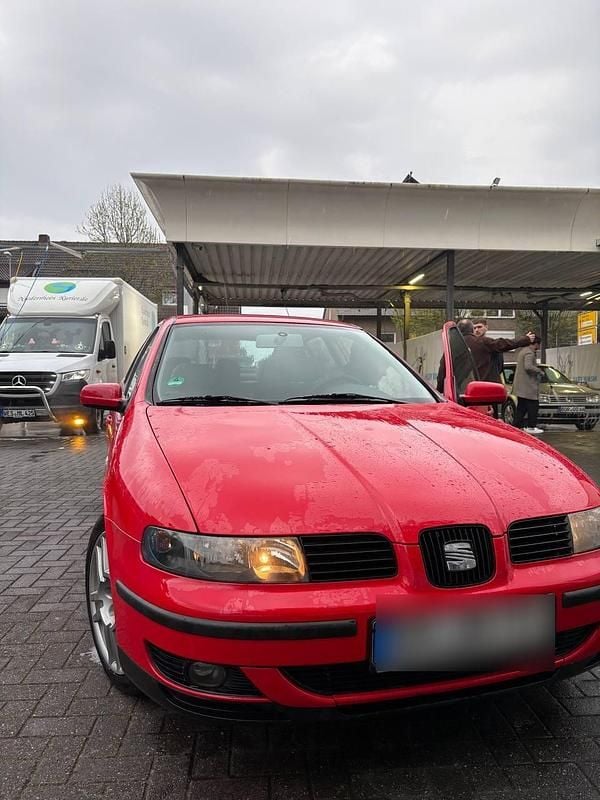 Second-hand Seat Leon 100 CP (73 kW) 2002 Roșu Hatchback