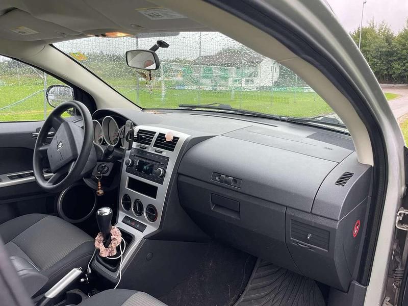 Gebraucht Dodge Caliber SXT 140 PS (102 kW) 2009 Silber Kleinwagen