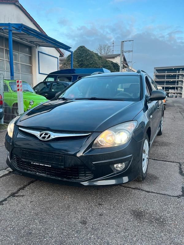 Gebraucht Hyundai i30 109 PS (80 kW) 2011 Schwarz Kombi