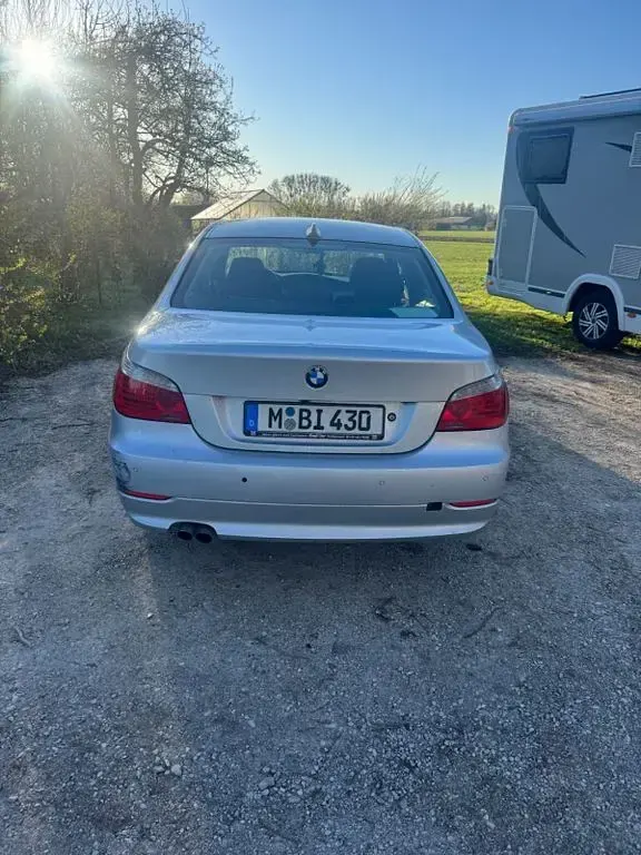 Gebraucht BMW 525 197 PS (144 kW) 2007 Silber Limousine