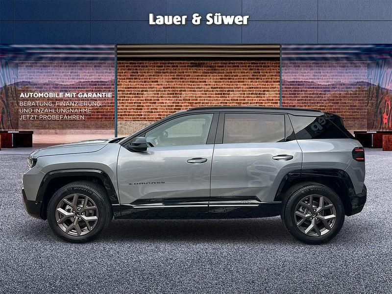 Neu Jeep Compass 145 PS (106 kW) 2026 Grau SUV