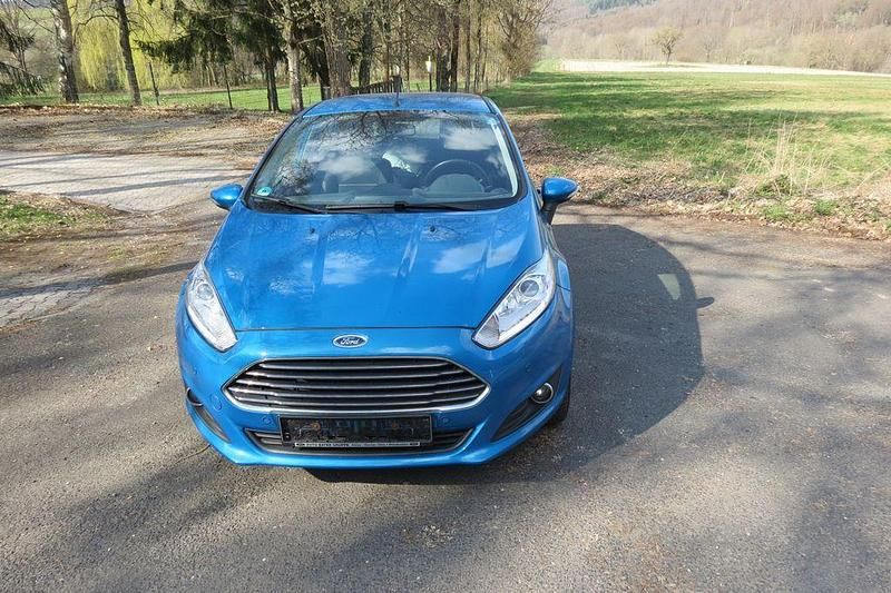 Gebraucht Ford Fiesta SYNC Edition 101 PS (74 kW) 2016 Blau Limousine