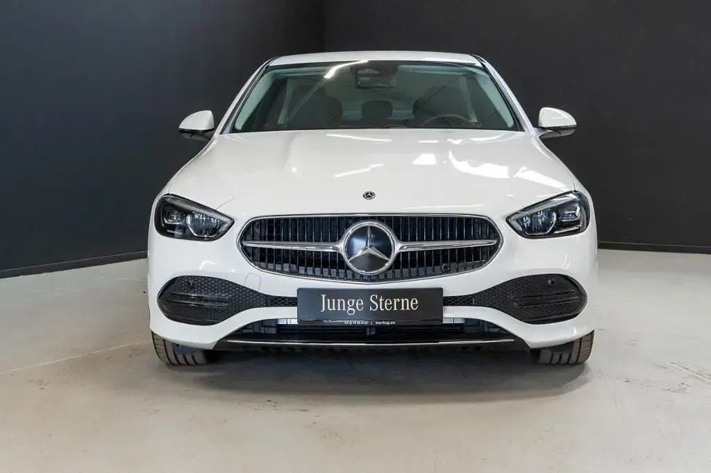 Gebraucht Mercedes C180 Avantgarde 170 PS (125 kW) 2025 Polarweiss Limousine
