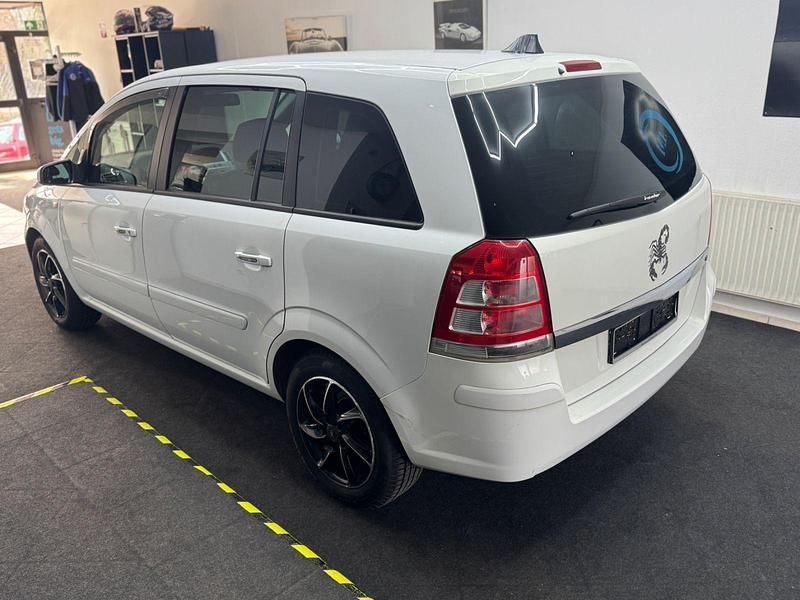Gebraucht Opel Zafira Edition 116 PS (85 kW) 2009 Weiß Van / Kleinbus