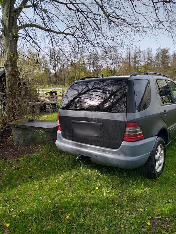Gebraucht Mercedes ML320 218 PS (160 kW) 2001 SUV