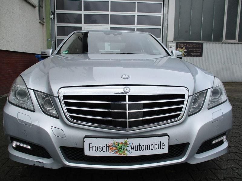 Silber Gebraucht 2009 Mercedes E350 Limousine | 11.990 € (Guter Preis) - Bild 1/4