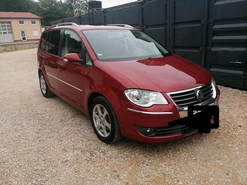 Rot Gebraucht 2006 VW Touran Van / Kleinbus | 3.999 € (Etwas zu teuer) - Bild 1/4