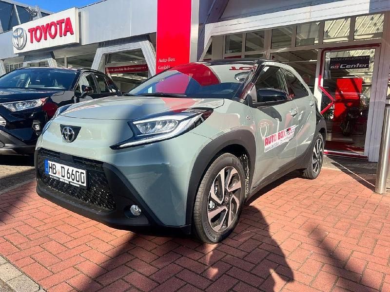 Urban khaki Gebraucht 2025 Toyota Aygo X SUV | 21.500 € (Teuer) - Bild 1/4