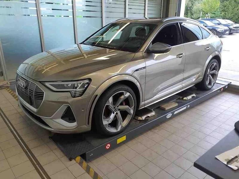Beige Gebraucht 2022 Audi e-tron Sportback Sport SUV | 44.650 € (Teuer) - Bild 1/4