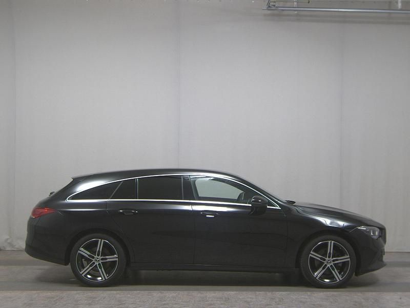 Schwarz Gebraucht 2022 Mercedes CLA200 Shooting Brake Kombi | 23.980 € (Superpreis) - Bild 1/4