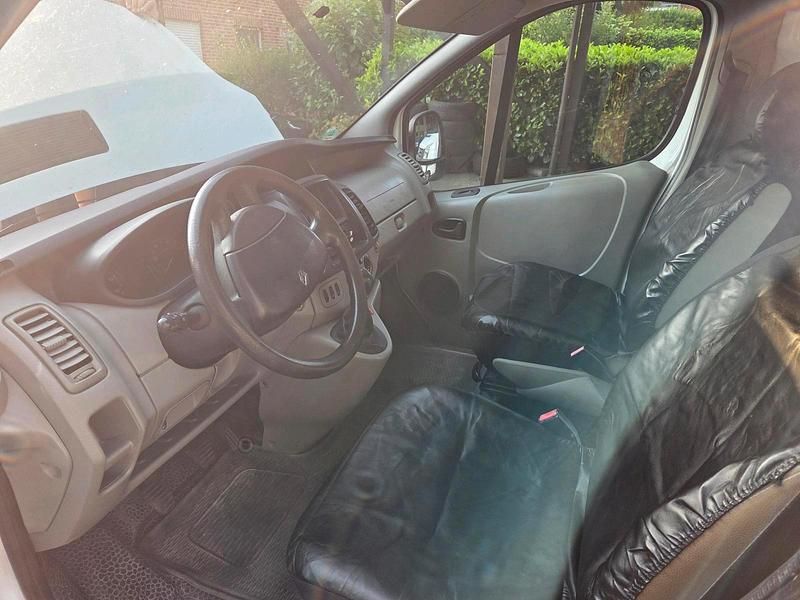 Gebraucht Renault Traffic 90 PS (66 kW) 2011 Weiß Van / Kleinbus