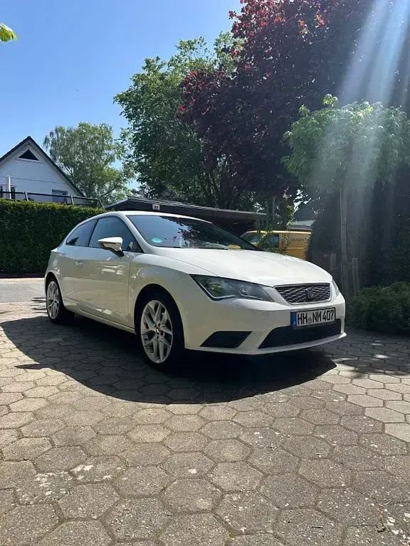 Używany Seat Leon SC Reference 105 KM (77 kW) 2013 Biały Hatchback